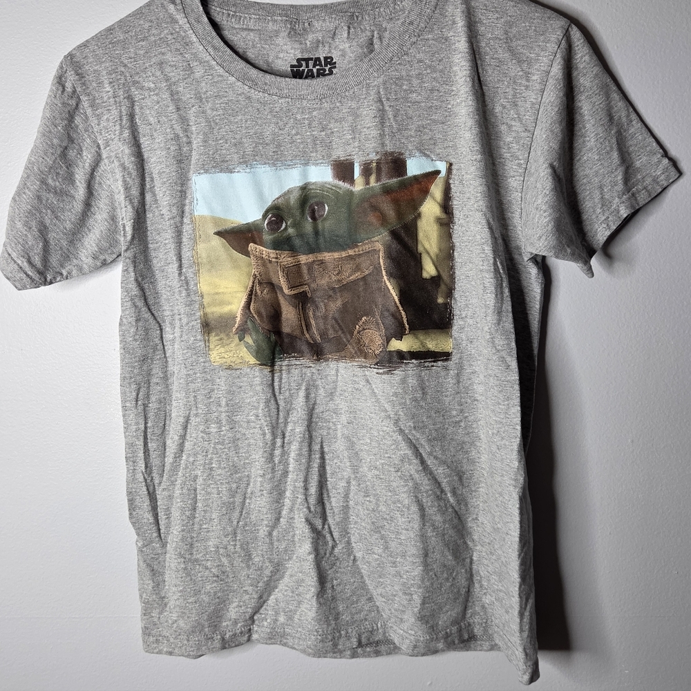 Star Wars Gray T-Shirt with Baby Yoda Graphic